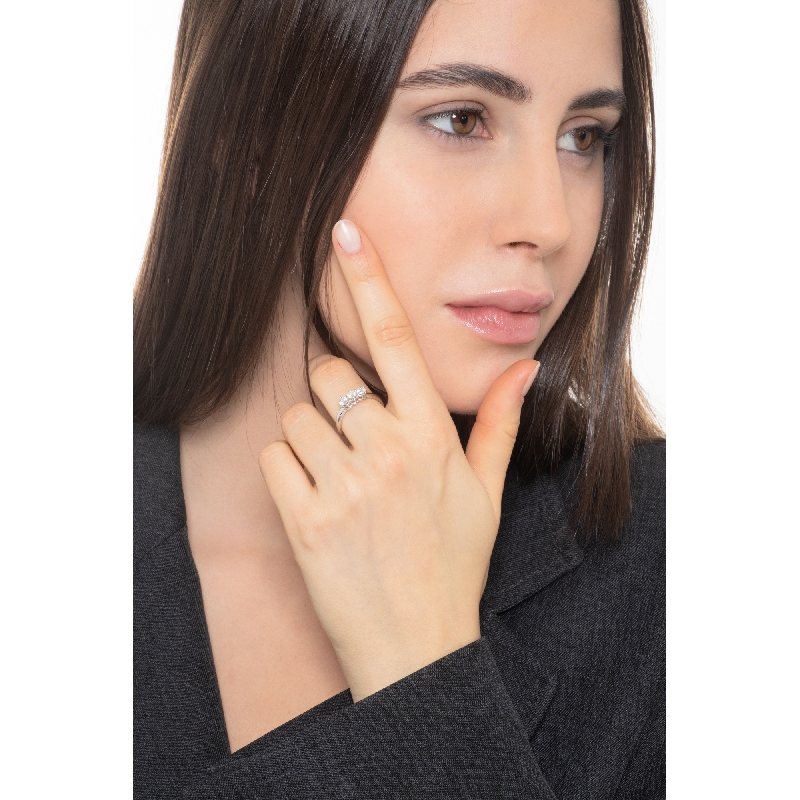 Anillo trilogy en oro blanco 18k con diamantes talla brillante ct 0.45