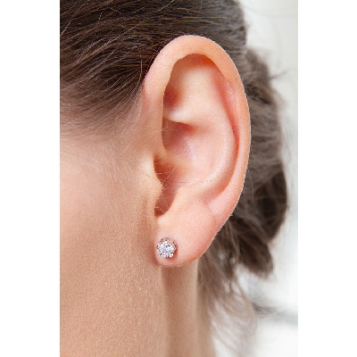 Pendientes flor en oro blanco 18k con diamantes ct 0,22