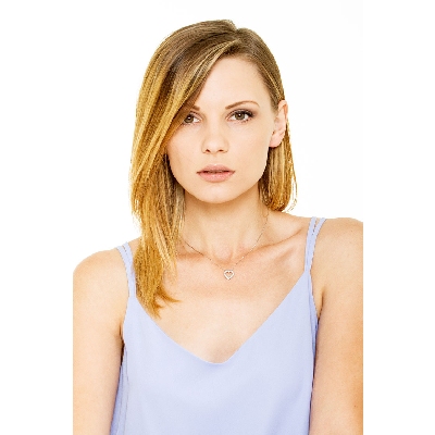 Collar de oro blanco de 18 kilates con colgante en forma de corazón y diamantes 0.20 quilates