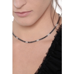 Collar rivière en oro blanco de 18 quilates con diamantes blancos, negros y puntas brunidas 2