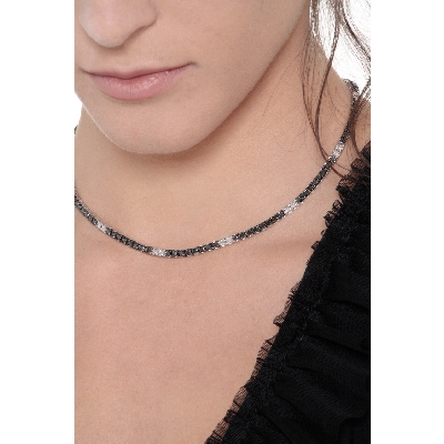 Collar rivière en oro blanco de 18 quilates con diamantes blancos, negros y puntas brunidas