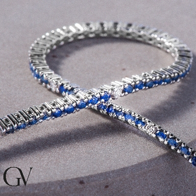 Pulsera Tennis en oro blanco de 18k con zafiros azules y diamantes