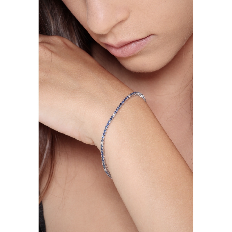 Pulsera Tennis en oro blanco de 18k con zafiros azules y diamantes Pulsera Tennis en oro blanco de 18k con zafiros azules y diamantes
