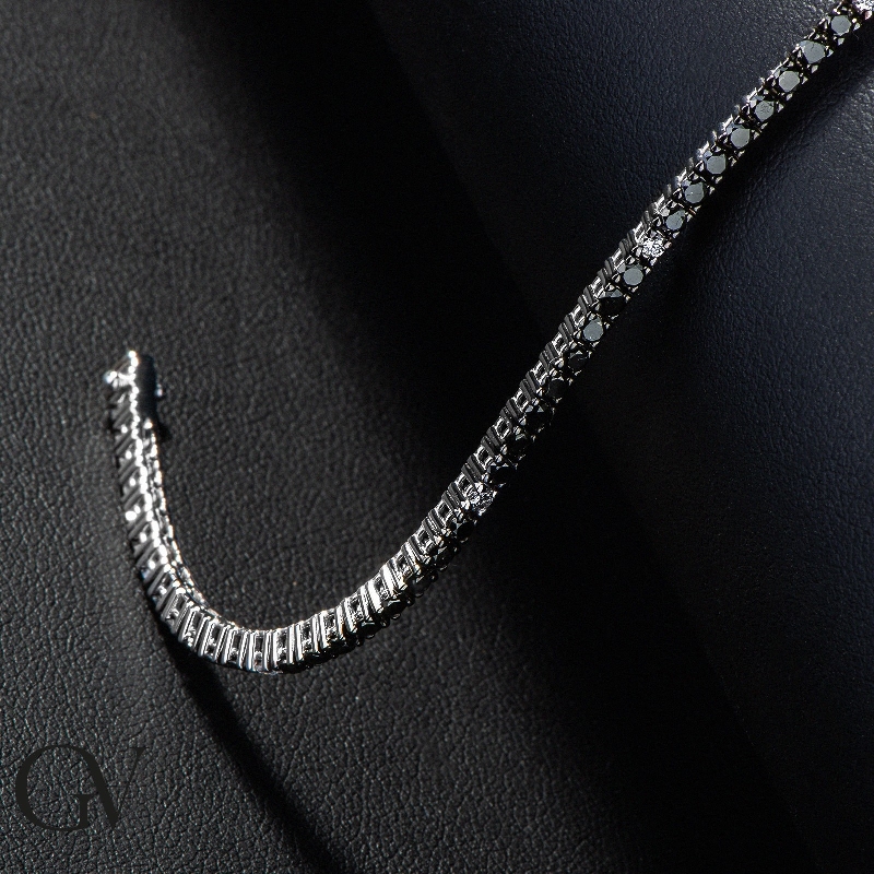 Pulsera Tennis en oro blanco de 18k con diamantes negros y blancos alternados Pulsera Tennis en oro blanco de 18k con diamantes negros y blancos alternados