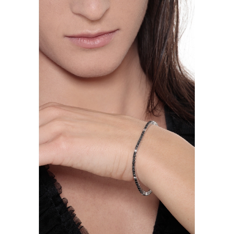 Pulsera Tennis en oro blanco de 18k con diamantes negros y blancos alternados Pulsera Tennis en oro blanco de 18k con diamantes negros y blancos alternados