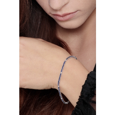Pulsera Tennis en oro blanco de 18k con diamantes y zafiros azules