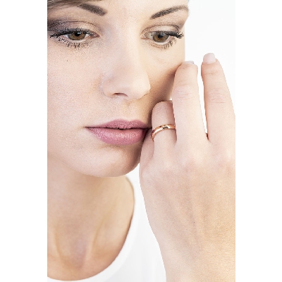 Alianza Unoaerre realizada en oro rosa de 750