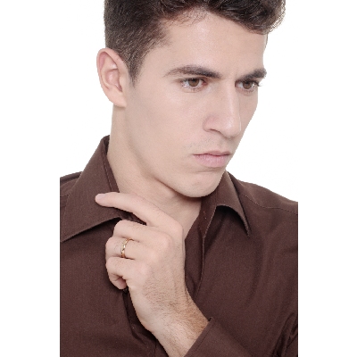 Alianza Unoaerre fabricada en oro amarillo de 18 quilates