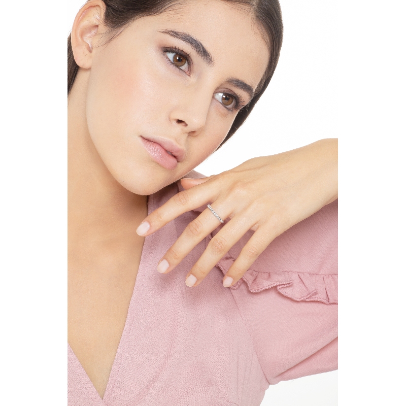 Anillo alianza en oro blanco 18k adornado con diamantes