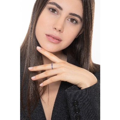 Anillo Eternity en oro blanco con zafiros azules 1,01ct