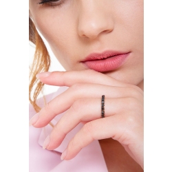 Anillo Eternity con garra en oro rosa de 18k con diamantes negros 2