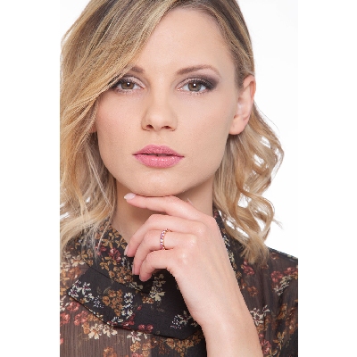 Anillo Eternity en oro rosa 18 quilates con zafiros rosas