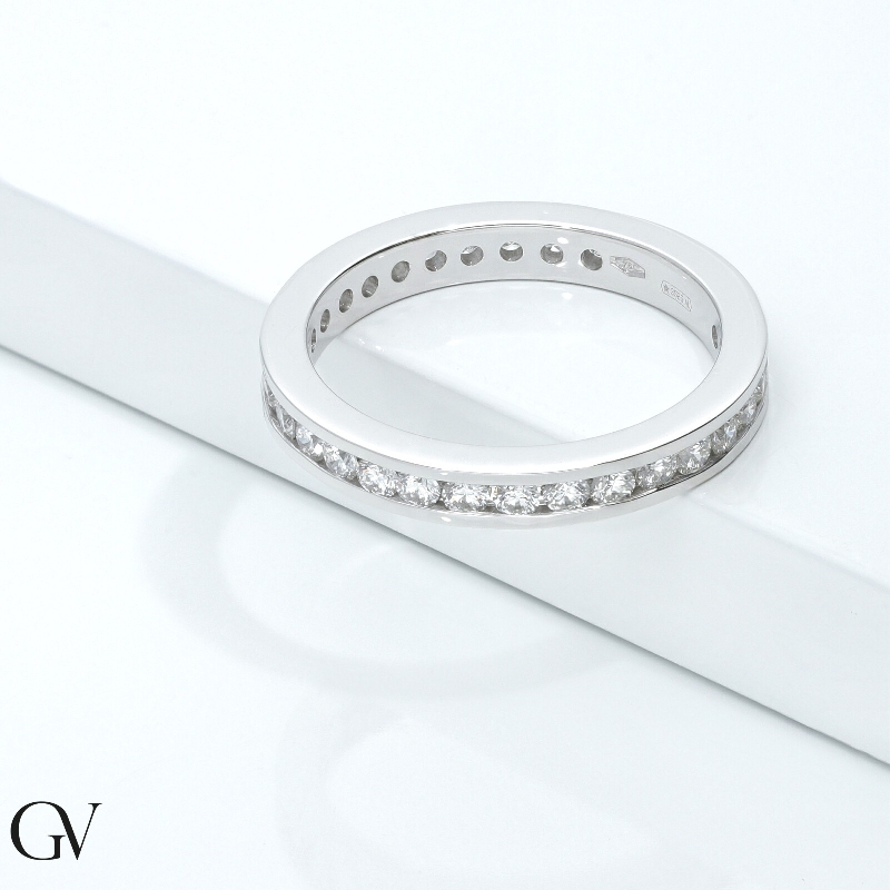 Anillo Eternity de Oro Blanco y Diamantes Anillo Eternity de Oro Blanco y Diamantes