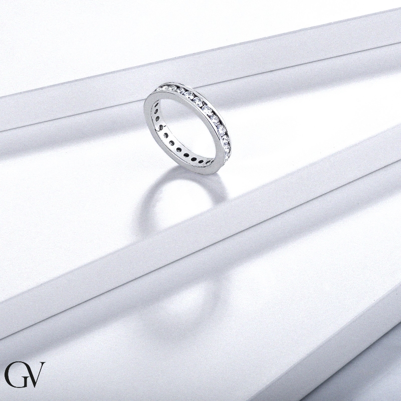 Anillo eternity oro blanco 18k con diamantes de 0,05 qt Anillo eternity oro blanco 18k con diamantes de 0,05 qt