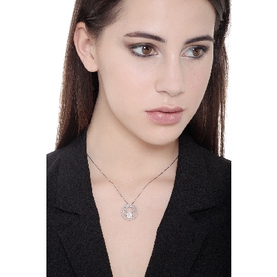 Collar en Oro Blanco 18k con Colgante de Flor en Diamantes y Aros