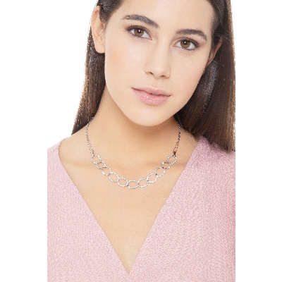 Gargantilla de eslabones ovalados en oro blanco de 18k con diamantes