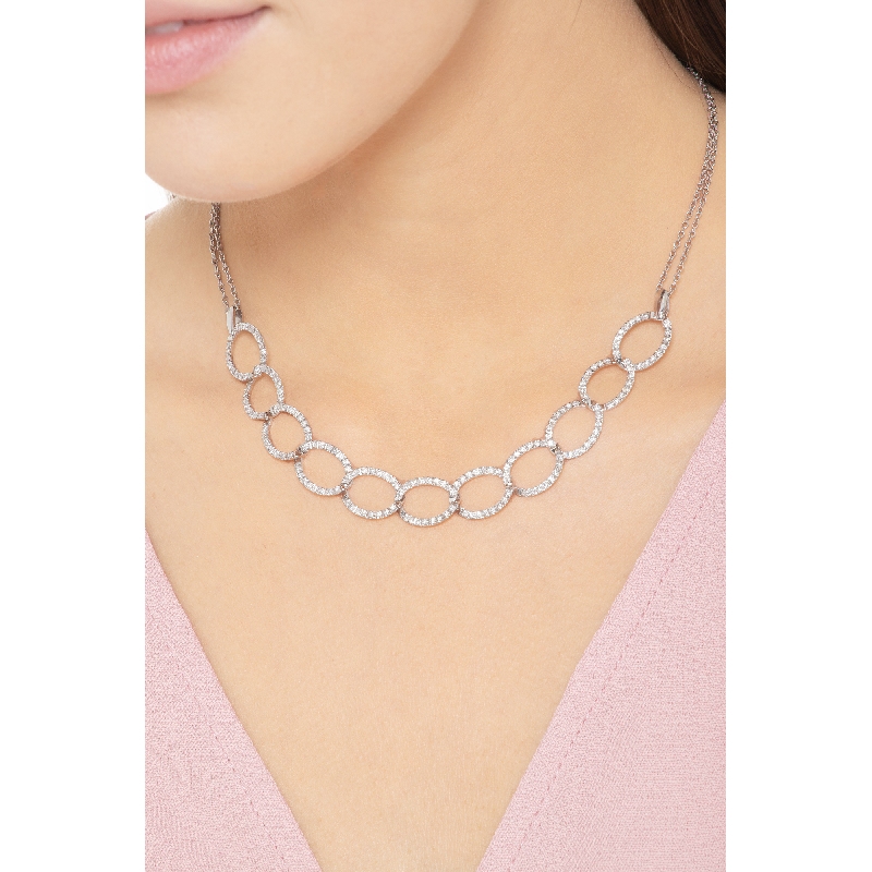 Gargantilla de eslabones ovalados en oro blanco de 18k con diamantes