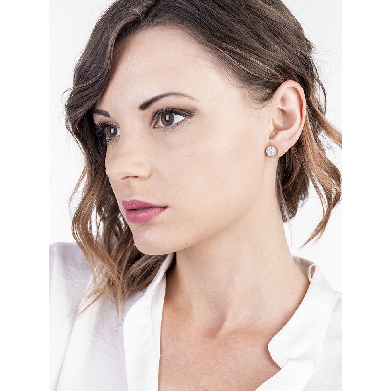 Elegantes pendientes en oro blanco 18k con diseño floral 