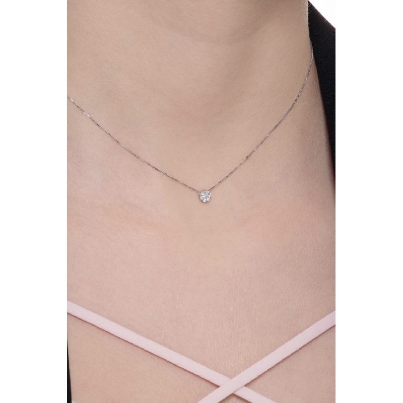 Collar Illusion en oro blanco de 18 quilates con diamantes Collar Illusion en oro blanco de 18 quilates con diamantes