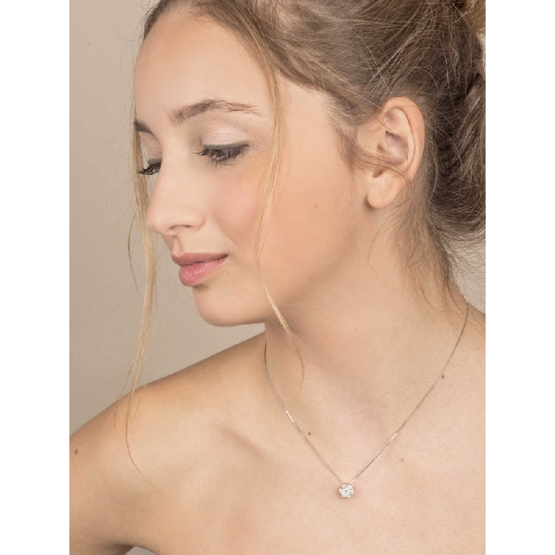 Collar Ilusión en oro blanco de 18k con diamantes