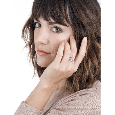 Anillo trilogy contrarié en oro blanco de 18k con diamantes