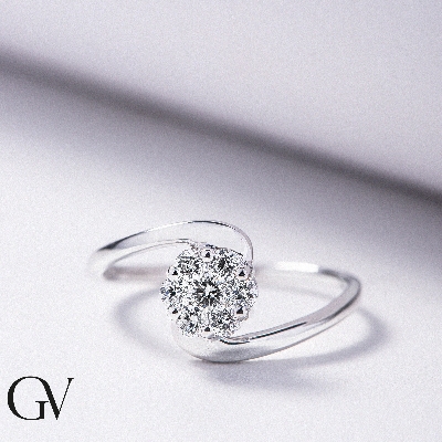 Anillo Contrarié Flor en Oro Blanco 750 con Diamantes