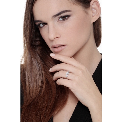 Anillo Ilusión Trilogy en oro blanco de 18 quilates con diamantes