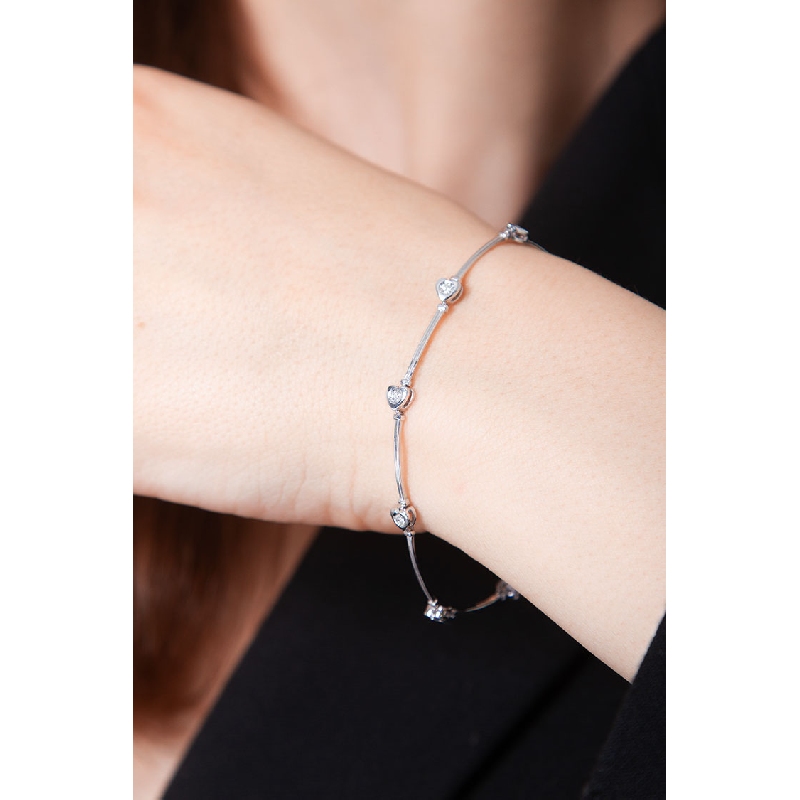 Pulsera oro blanco 18k con diamantes en forma de corazón Pulsera oro blanco 18k con diamantes en forma de corazón