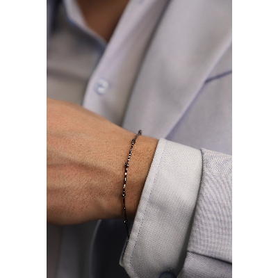 Pulsera alternada oro bruñido 18 quilates diamantes negros