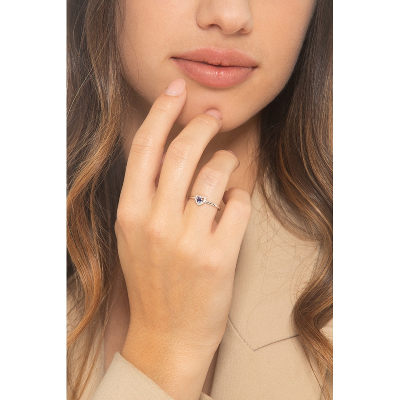 Anillo oro blanco 18k corazón con zafiro azul y diamantes Anillo oro blanco 18k corazón con zafiro azul y diamantes