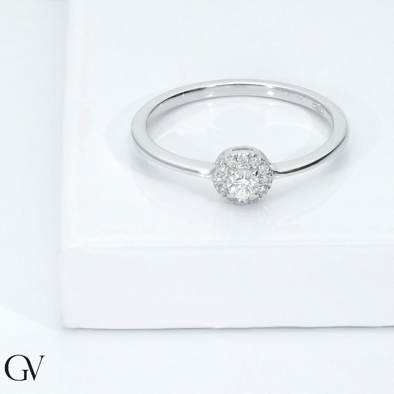 Anillo de oro blanco 18 quilates con halo de diamantes Anillo de oro blanco 18 quilates con halo de diamantes