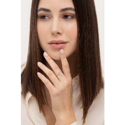 Anillo en oro blanco 18k con corazón y diamantes 