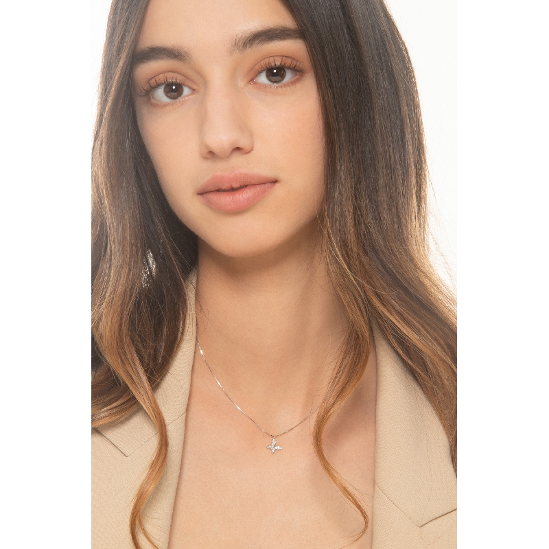 Collar en oro blanco 18k mariposa en diamantes Collar en oro blanco 18k mariposa en diamantes