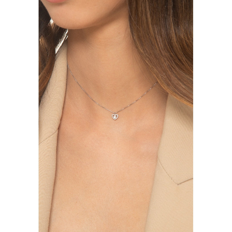 Collar en oro blanco 18 quilates con colgante en forma de corazón de diamantes Collar en oro blanco 18 quilates con colgante en forma de corazón de diamantes