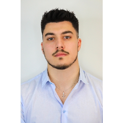 Collar en oro blanco de 18k con colgante en forma de ancla