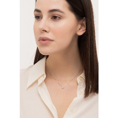 Collar oro blanco 18 quilates con diamantes y diamante central