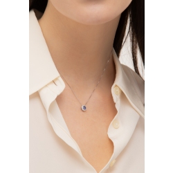 Collar oro blanco 18k zafiro azul central y halo en diamantes  2