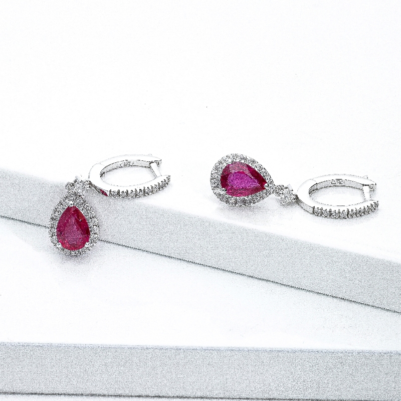 Pendientes en oro blanco 18k con gota con rubies y diamantes