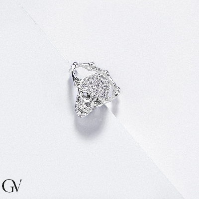 Anillo calavera en oro blanco 18 quilates diamantes blancos y negros