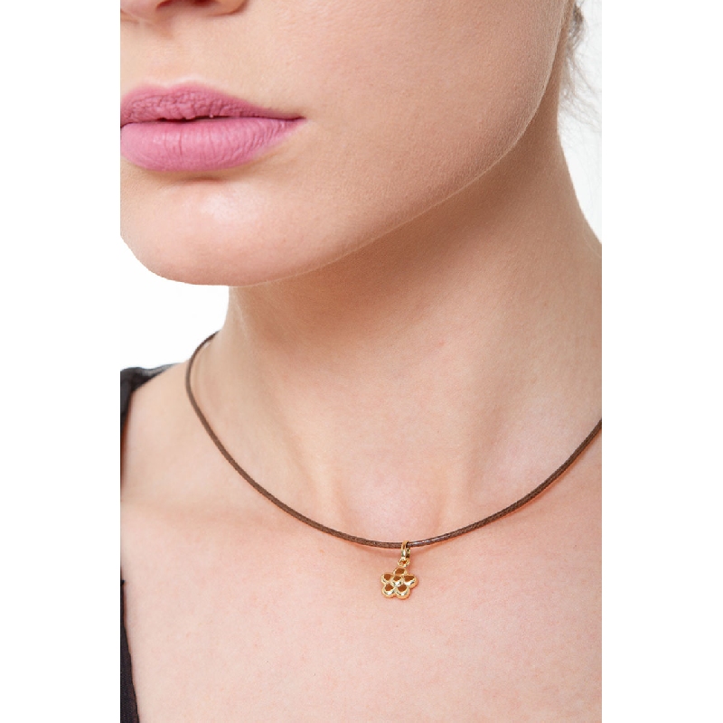 Colgante flor abombada en oro amarillo 18k