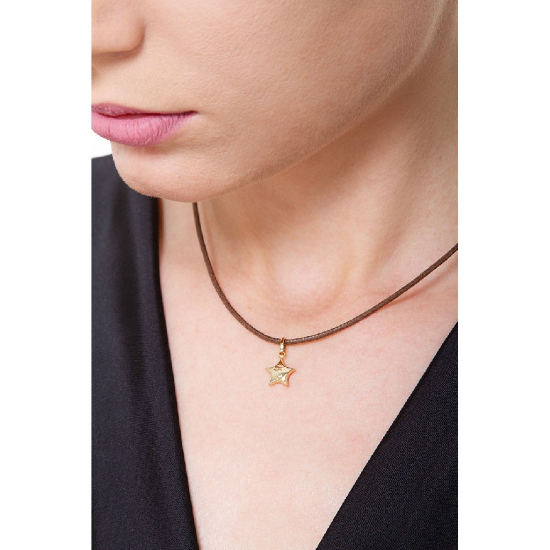 Colgante estrella con carita en oro amarillo 18k Colgante estrella con carita en oro amarillo 18k