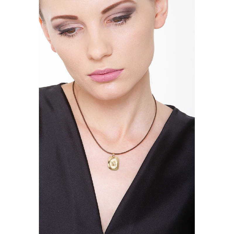  Medalla rectangular con angelito en oro amarillo 18k