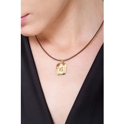 Medalla rectangular con angelito en oro amarillo 18k 2