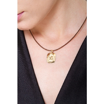  Medalla rectangular con angelito en oro amarillo 18k