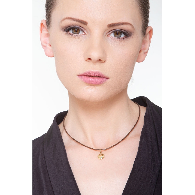 Colgante Sol con sonrisa en oro amarillo 18k Colgante Sol con sonrisa en oro amarillo 18k