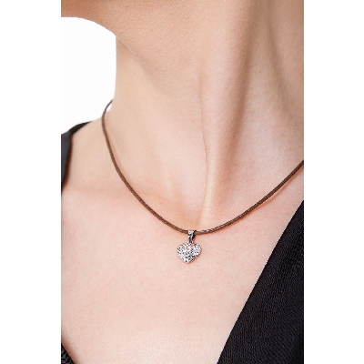 Colgante corazón en oro blanco diamantado 18K, 1 cm