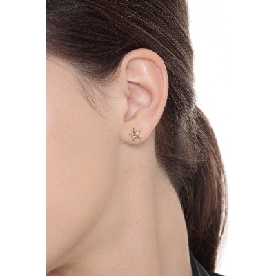 Pendientes en oro amarillo 18k en forma de pequeña estrella