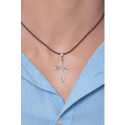Colgante cruz diamantado en oro blanco y amarillo de 18 quilates 2